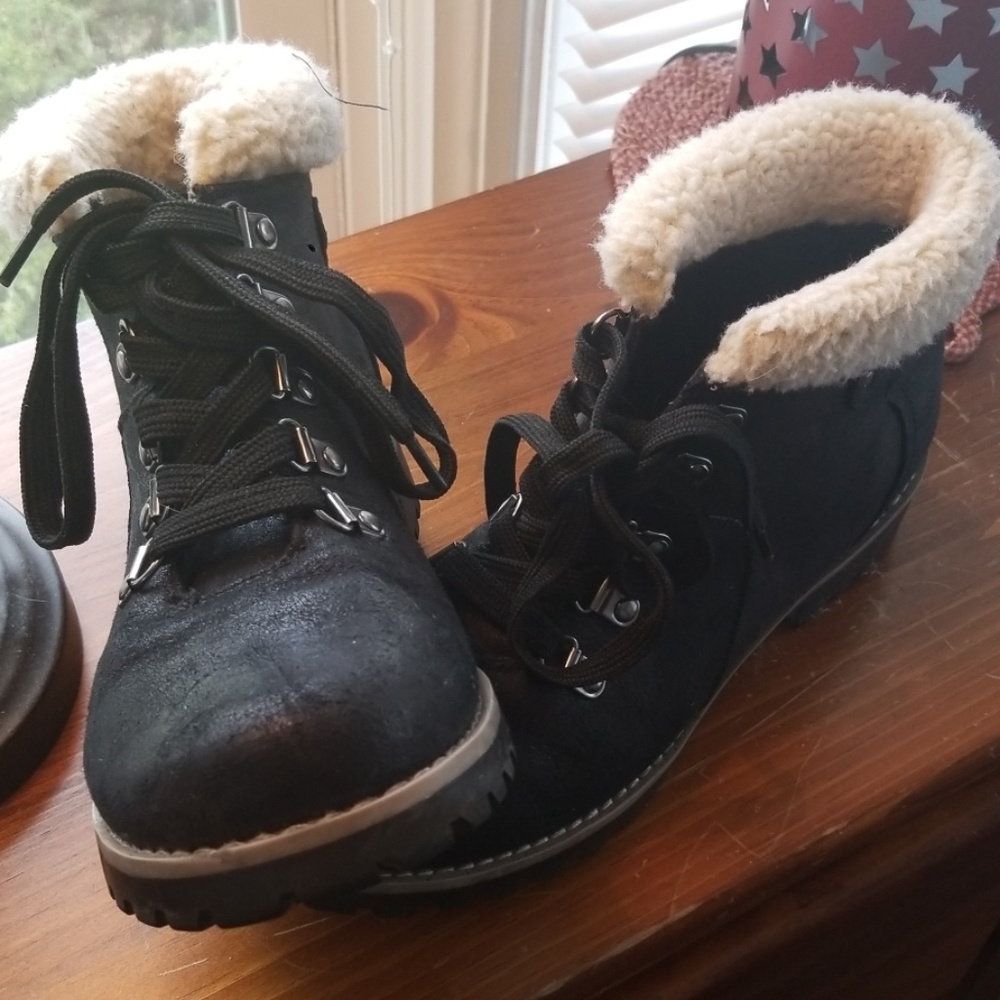 Sonoma Black Boots with Faux Fur
